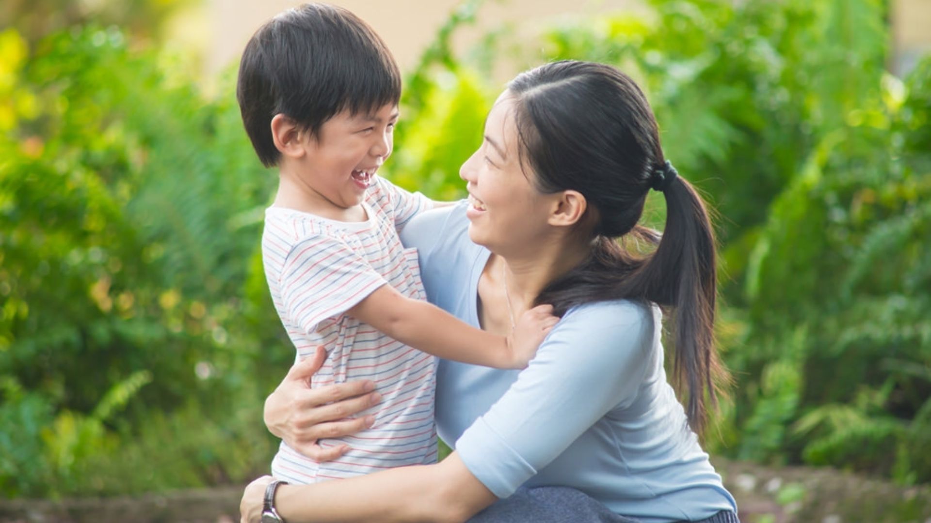 5 lời bài hát tiếng Anh ý nghĩa cho bé dành tặng mẹ