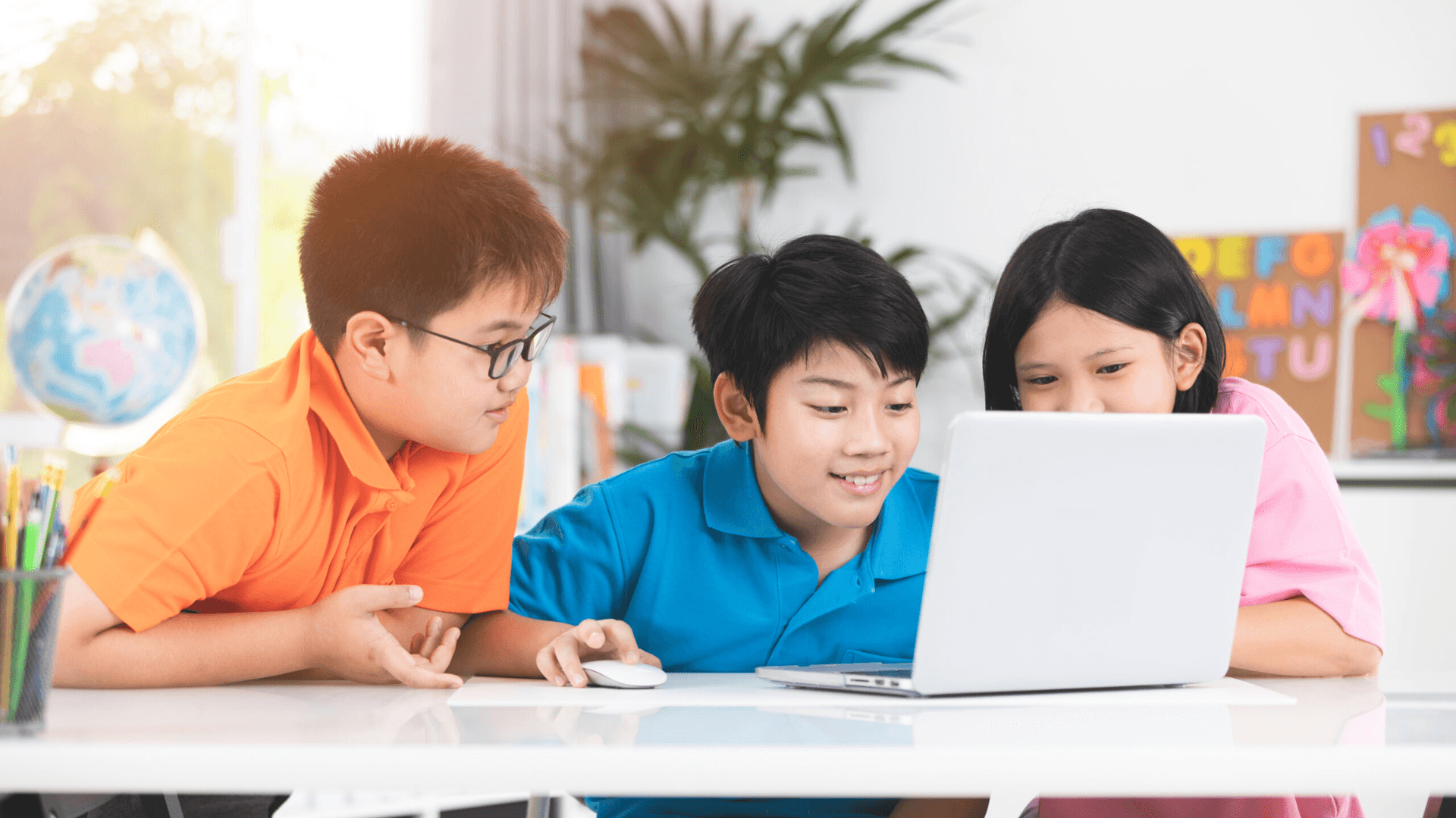 Bé tự học nhờ trò chơi Tiếng Anh online miễn phí