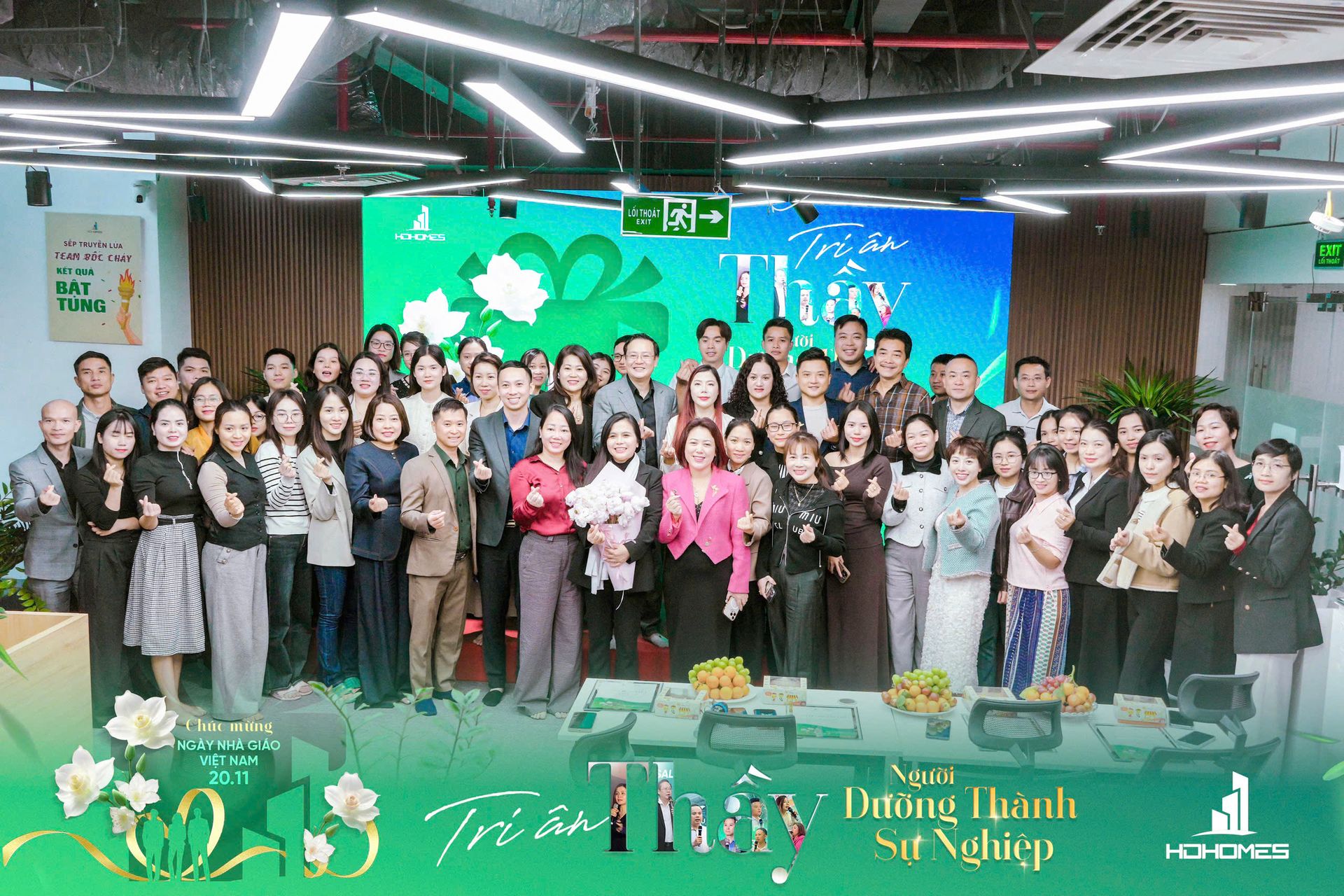 Tập thể CBNV HDHomes tại sự kiện.  
